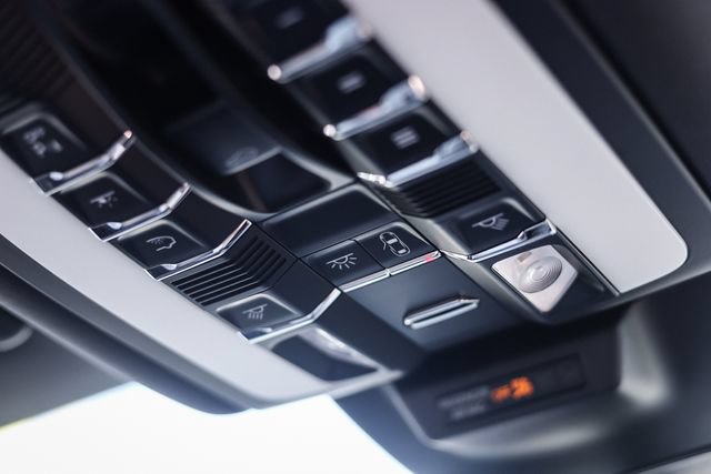 Used 2022 Porsche Macan AWD/4WD image 57