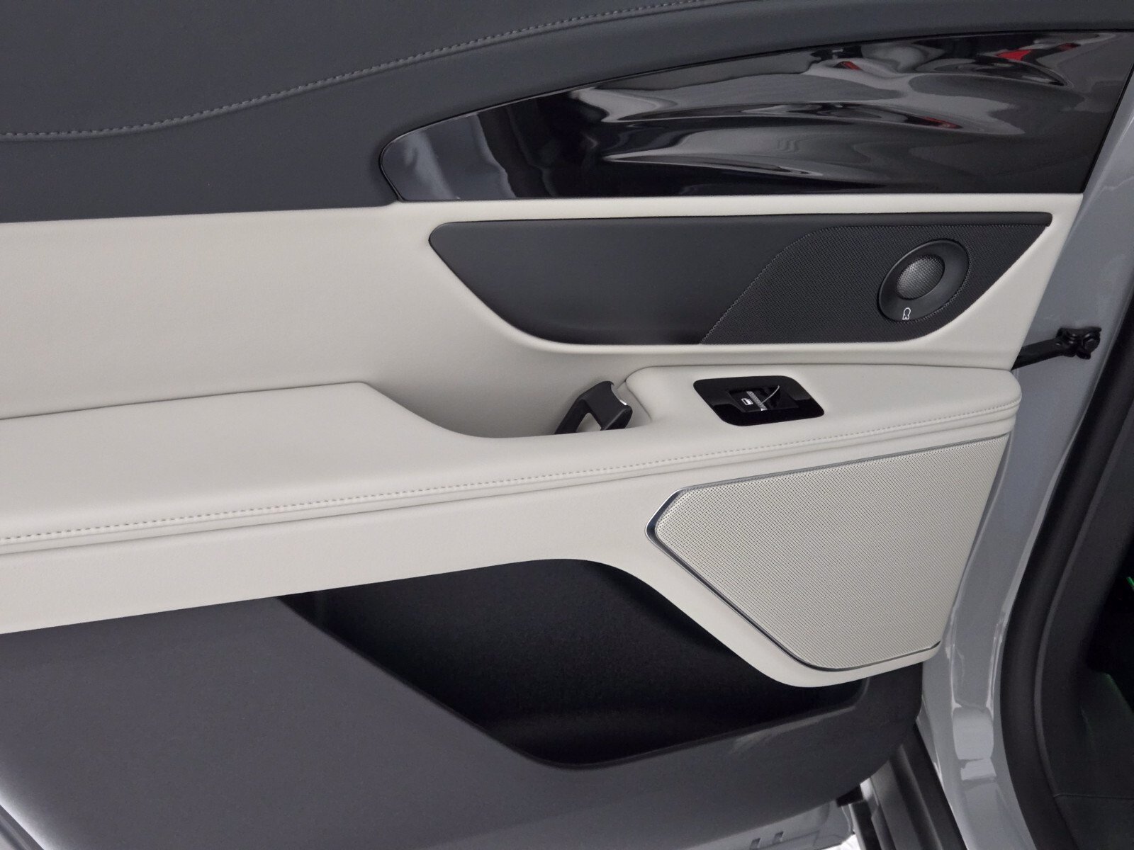 New 2026 Lincoln Nautilus Reserve w/ Jet Appearance Package AWD/4WD image 23