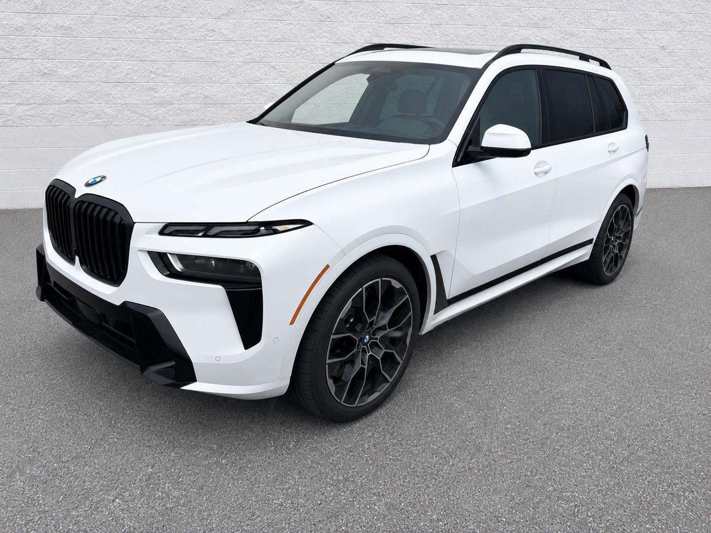 Used 2026 BMW X7 xDrive40i w/ M Sport Package AWD/4WD image 1