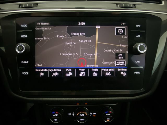 Used 2018 Volkswagen Tiguan SEL AWD/4WD image 18