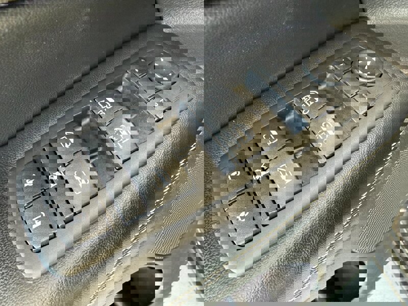 Used 2015 Jeep Grand Cherokee Limited image 23