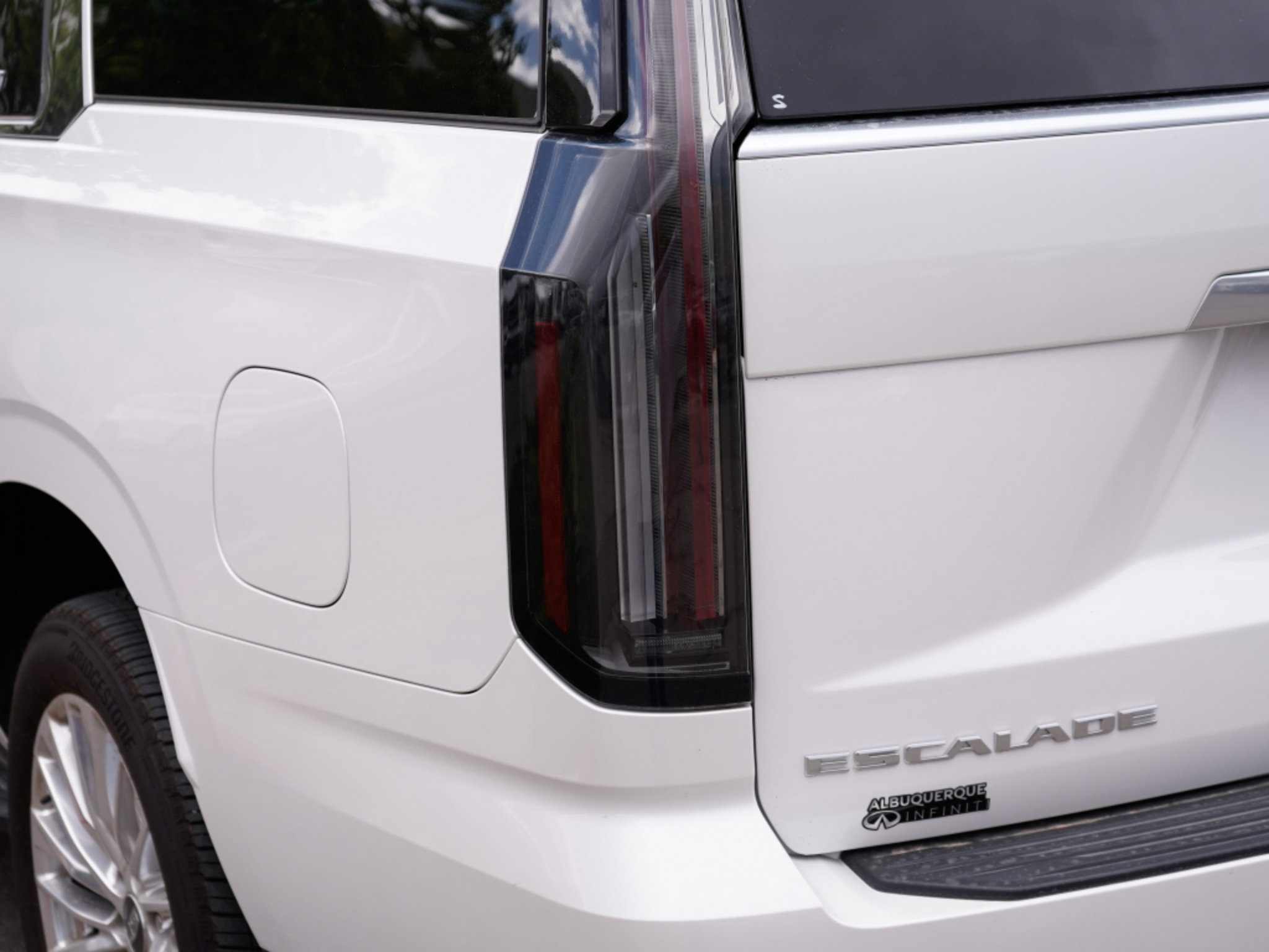 Used 2025 Cadillac Escalade ESV Premium Luxury AWD/4WD image 8