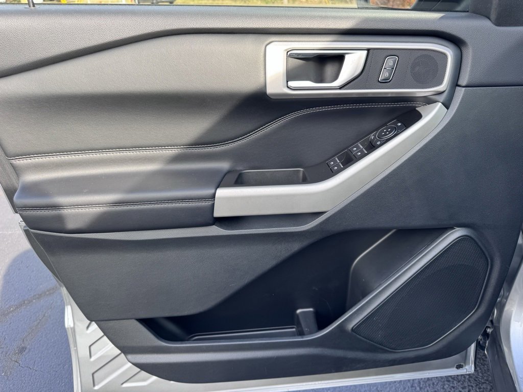 Used 2022 Ford Explorer XLT w/ Equipment Group 202A image 21