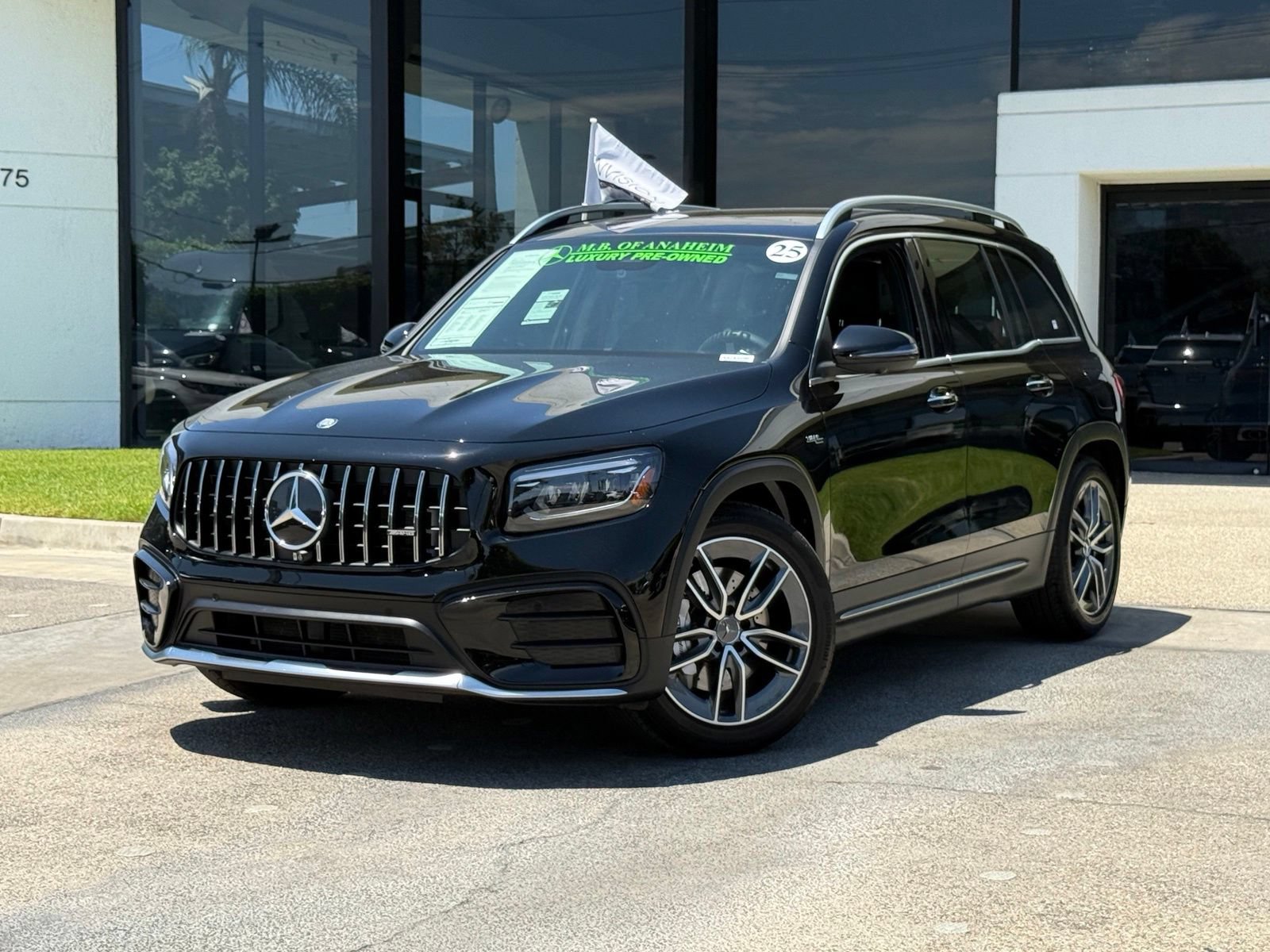 Used 2025 Mercedes-Benz GLB 35 AMG 4MATIC image 2