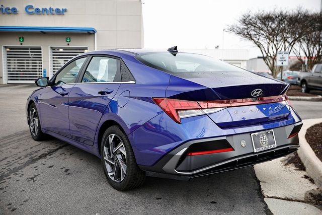 Used 2025 Hyundai Elantra SEL image 7
