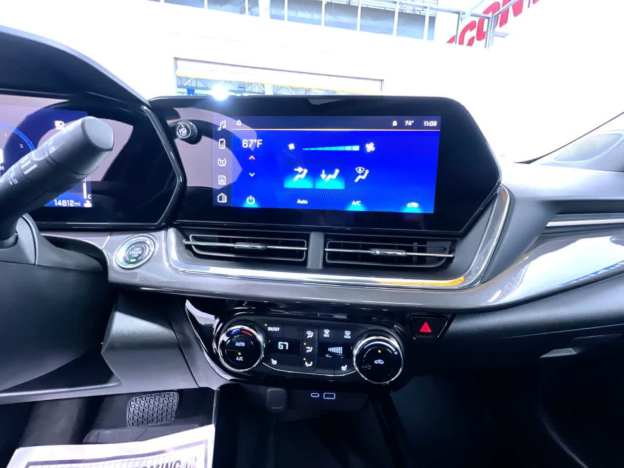 Used 2025 Chevrolet Trax ACTIV w/ Sunroof Package FWD image 27