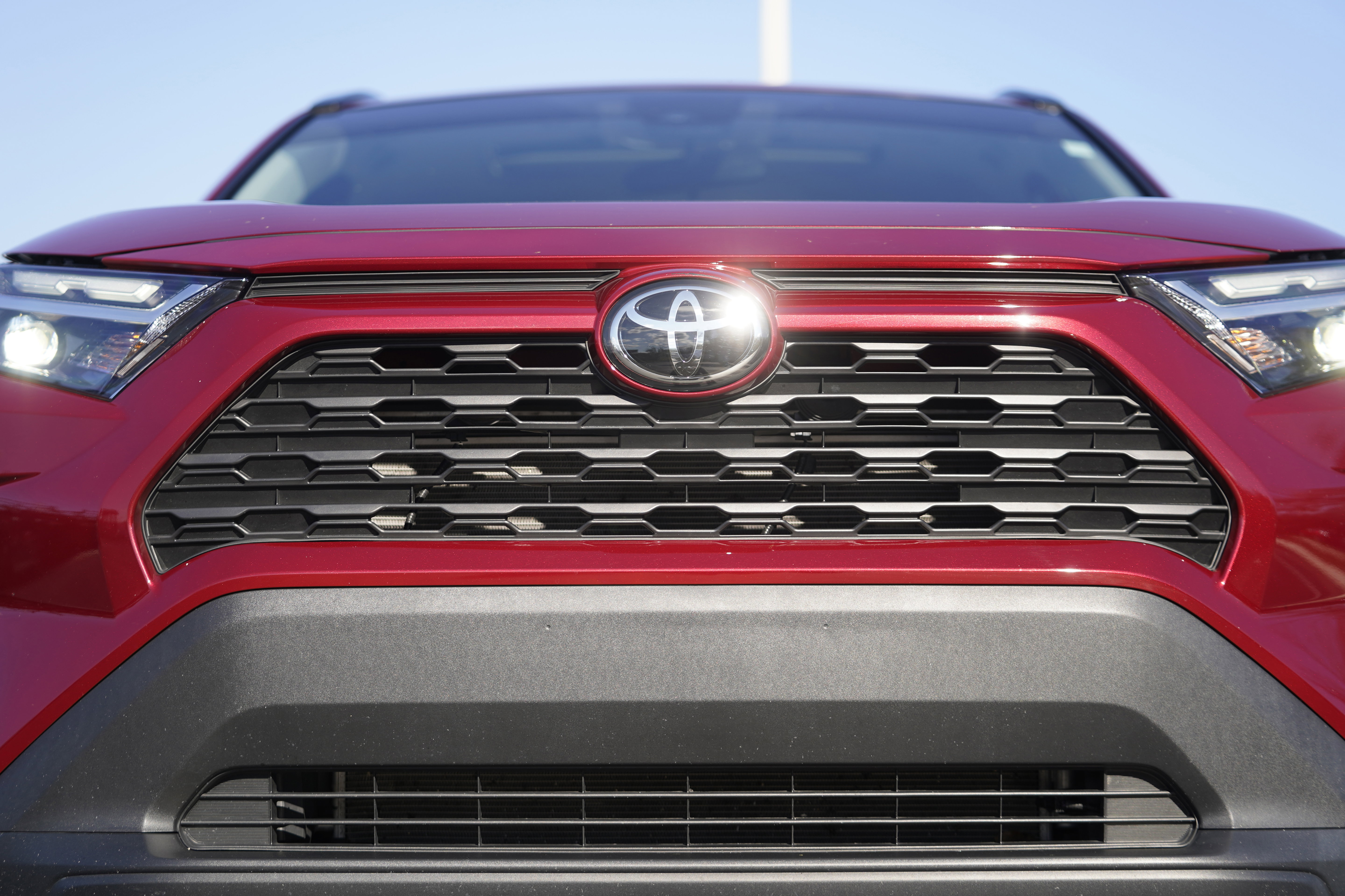 Used 2022 Toyota RAV4 XLE Premium image 33