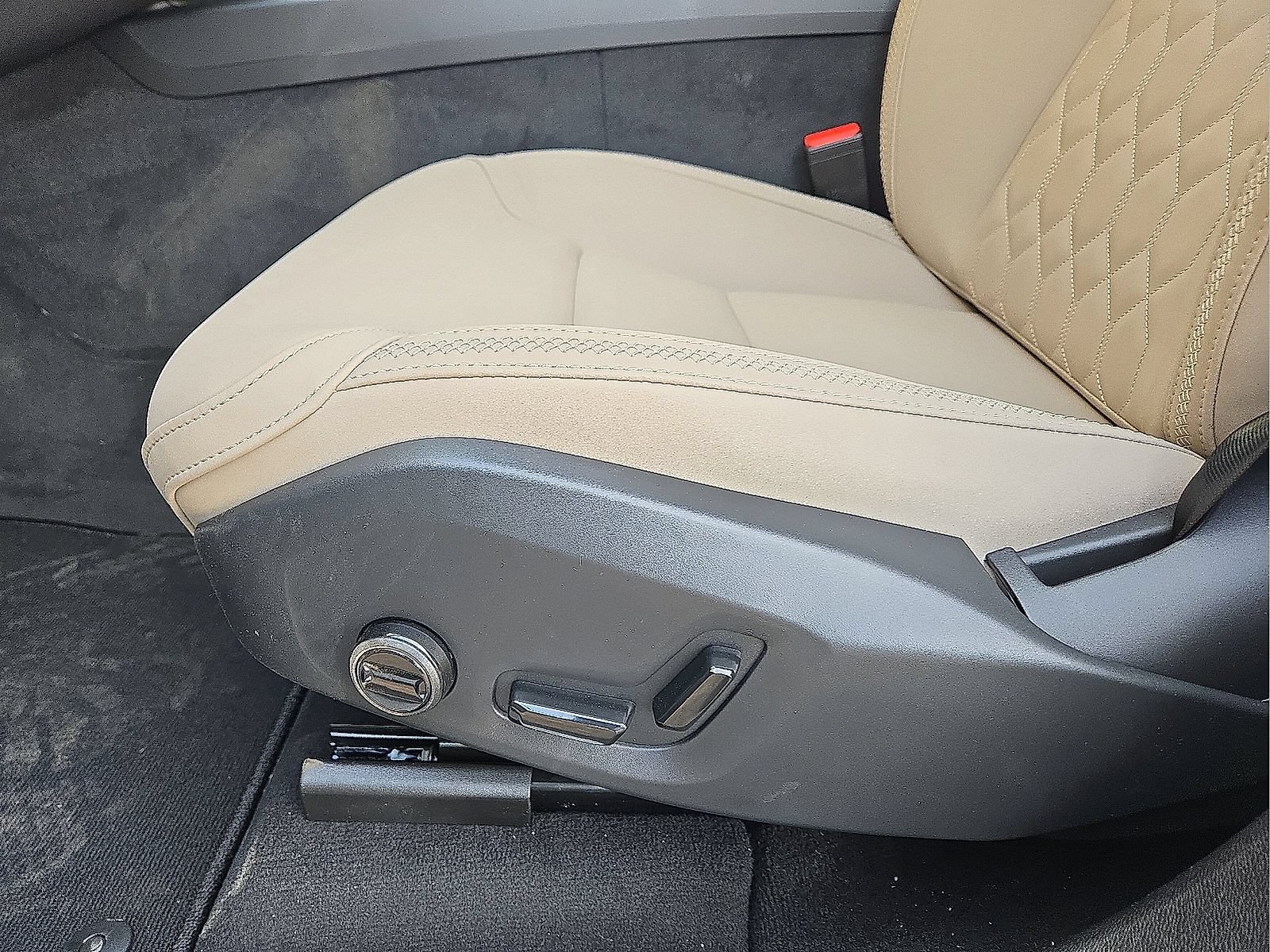 New 2026 Volvo XC60 B5 Core AWD/4WD image 16