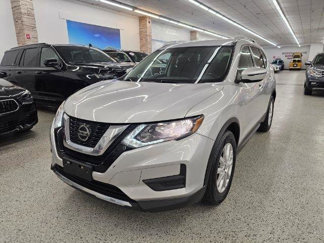 Used 2020 Nissan Rogue SV image 1