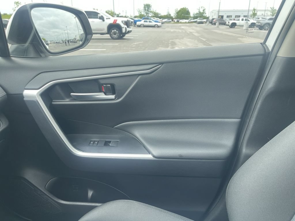 Used 2025 Toyota RAV4 XLE FWD image 29