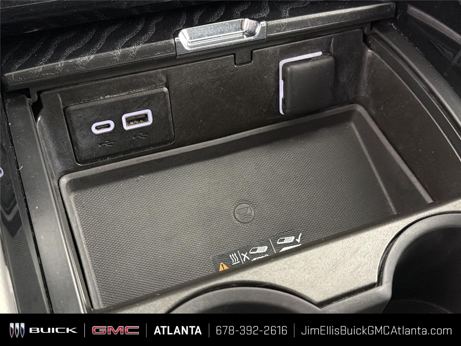 Used 2024 GMC Yukon XL Denali RWD image 32