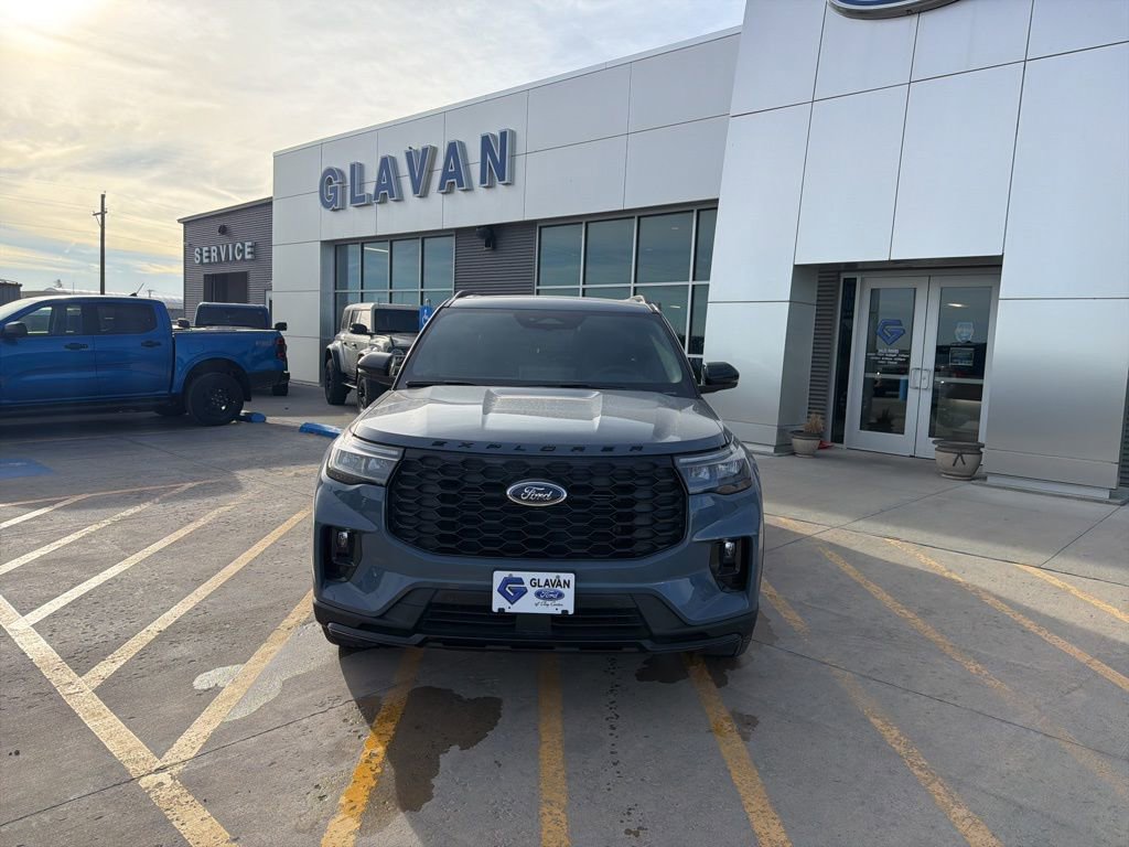 New 2026 Ford Explorer ST-Line image 2
