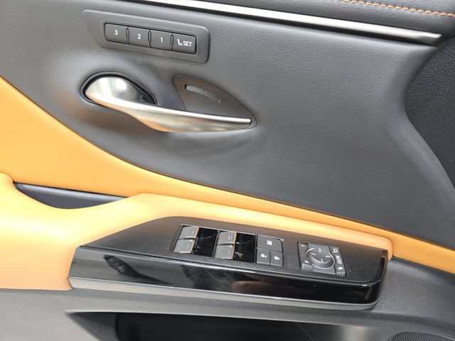 Used 2024 Lexus ES 300h w/ Technology Package FWD image 28