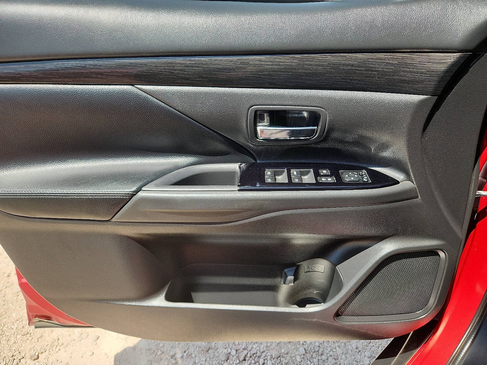 Used 2016 Mitsubishi Outlander GT AWD/4WD image 13