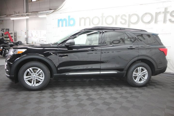 Used 2022 Ford Explorer XLT w/ Equipment Group 202A image 2