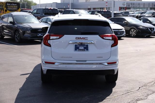 Used 2024 GMC Terrain Denali w/ Denali Premium Package AWD/4WD image 6