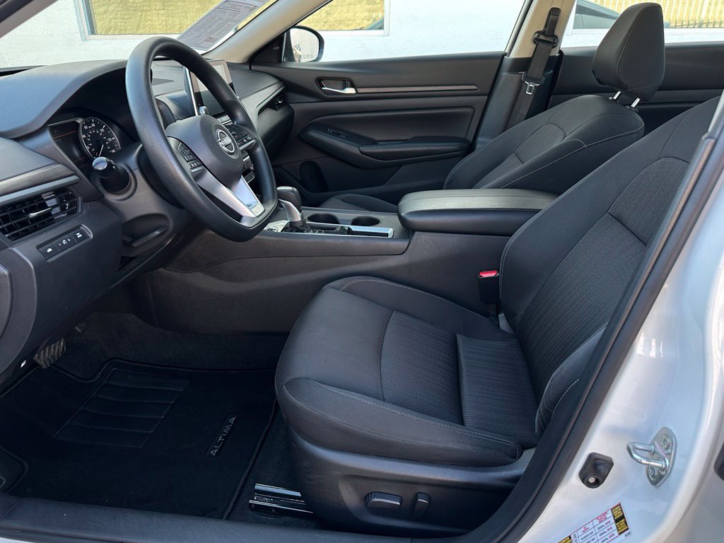Used 2025 Nissan Altima 2.5 SV FWD image 29