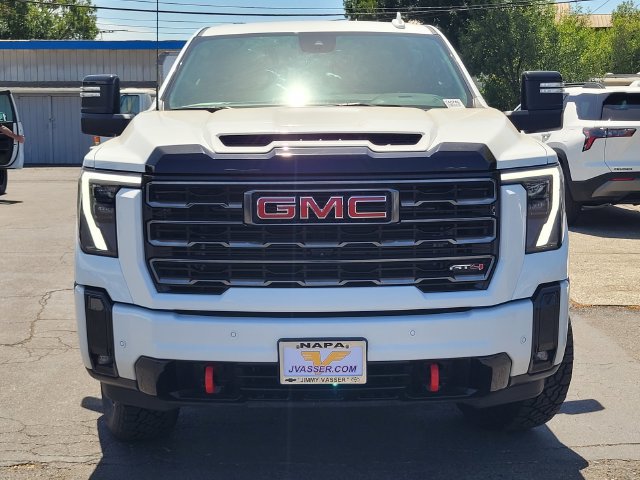 Used 2025 GMC Sierra 2500 AT4 AWD/4WD image 3