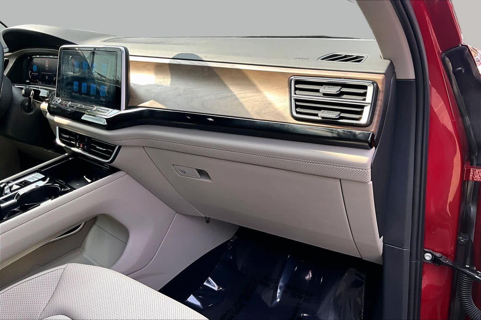 Used 2024 Volkswagen Atlas SE FWD image 19