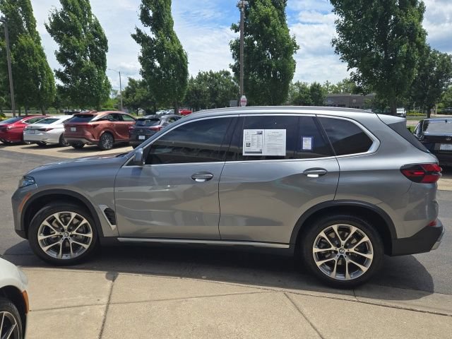 Used 2024 BMW X5 xDrive40i w/ Premium Package AWD/4WD image 4
