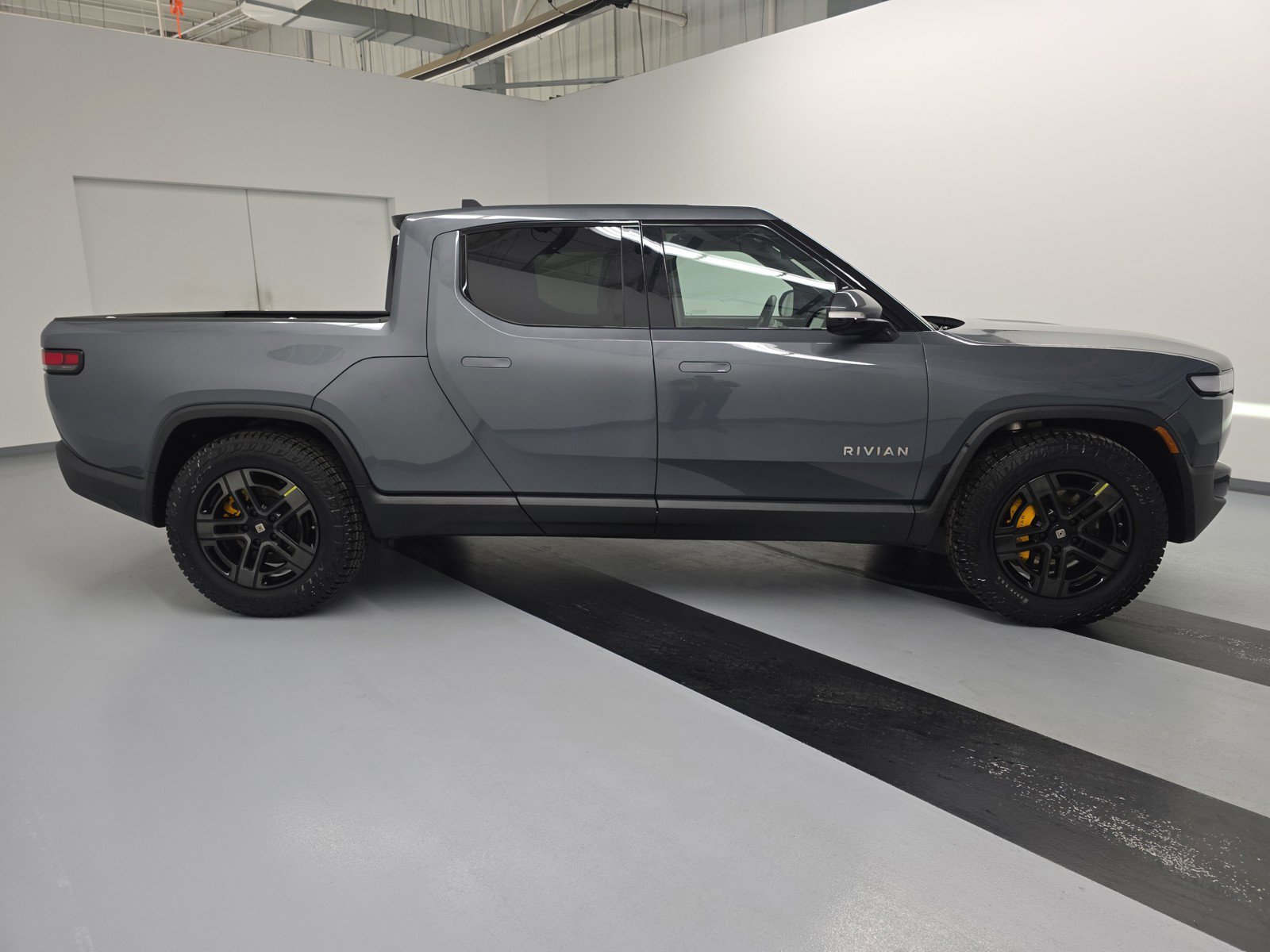Used 2022 Rivian R1T Adventure image 6