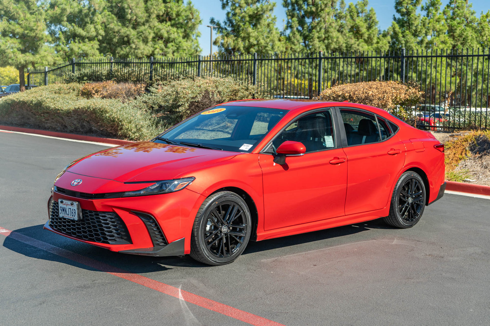 Certified 2025 Toyota Camry SE FWD image 5