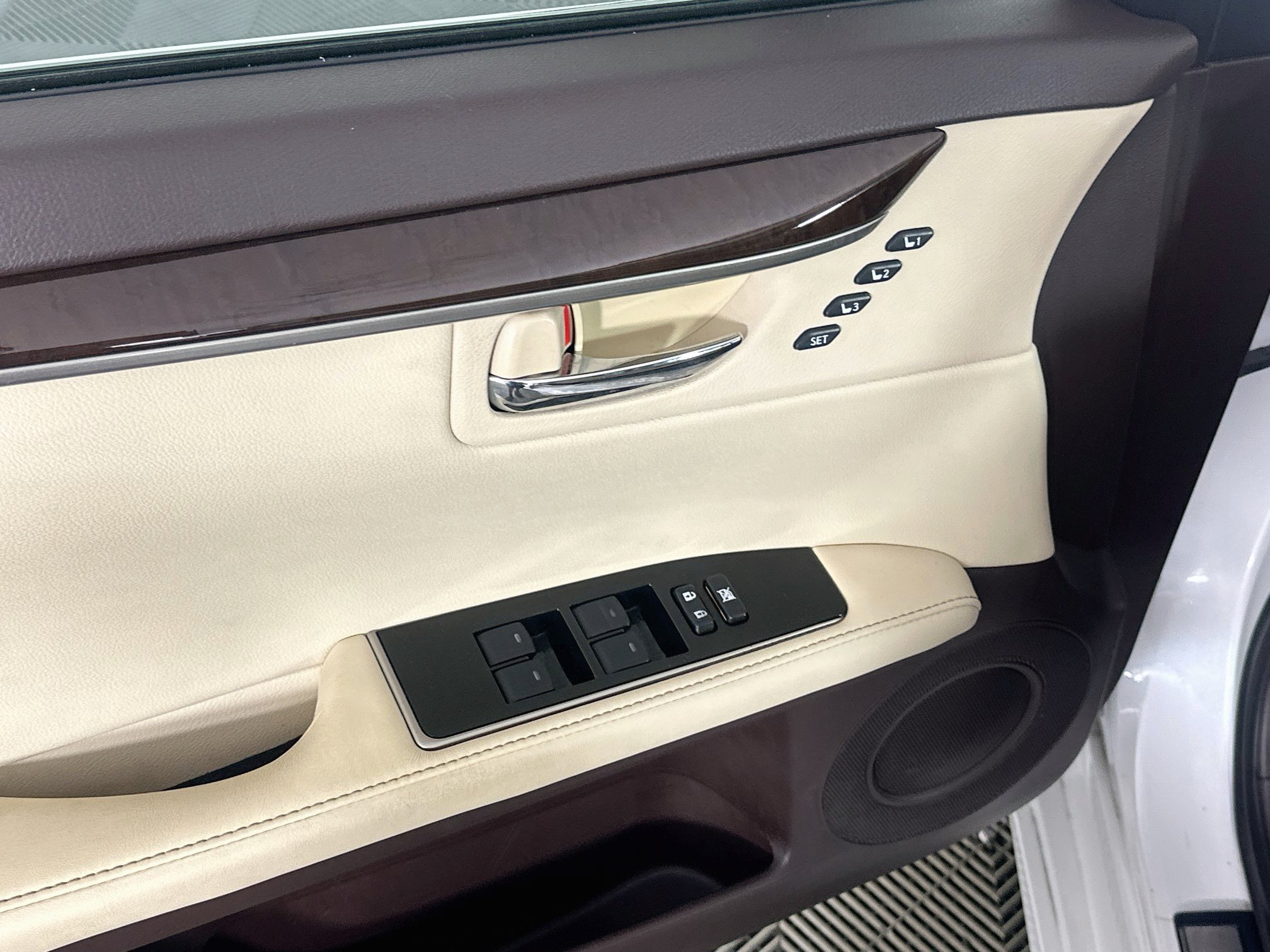 Used 2017 Lexus ES 350 w/ Premium Package FWD image 15