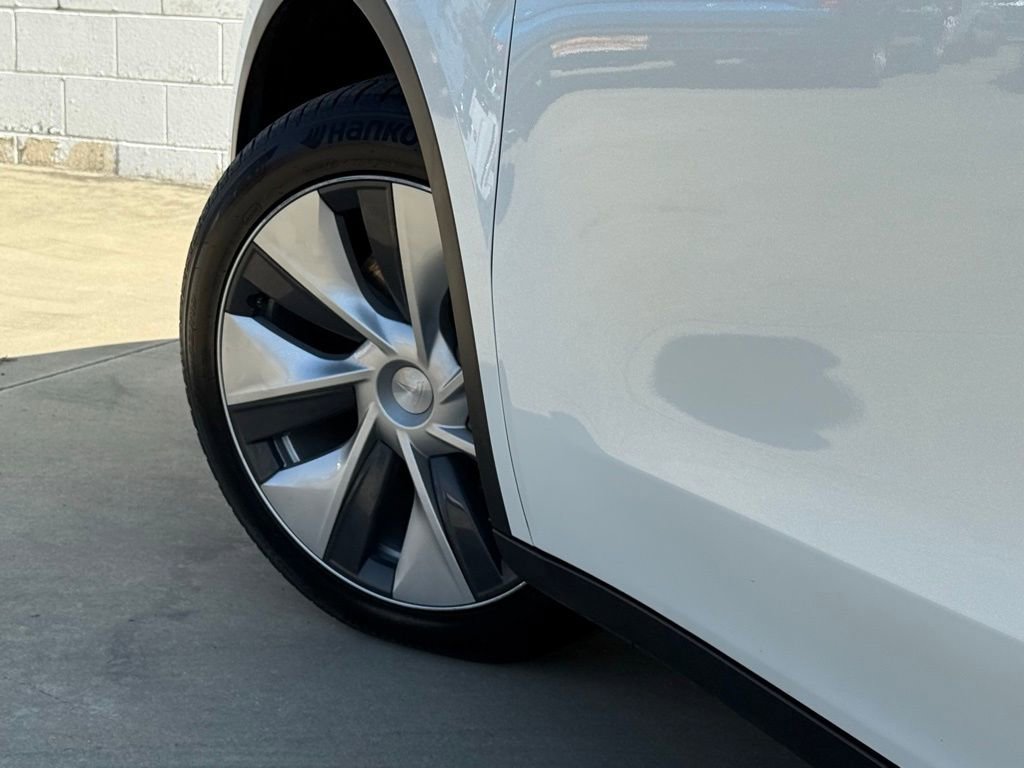 Used 2023 Tesla Model Y Long Range image 14