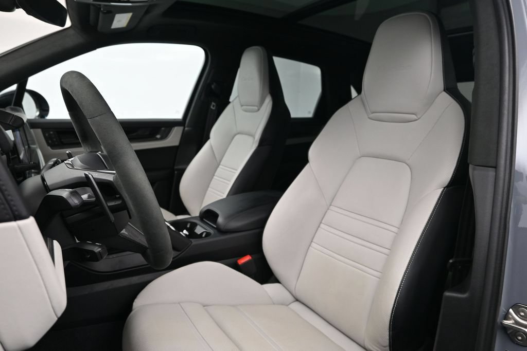 Certified 2024 Porsche Cayenne Turbo AWD/4WD image 5