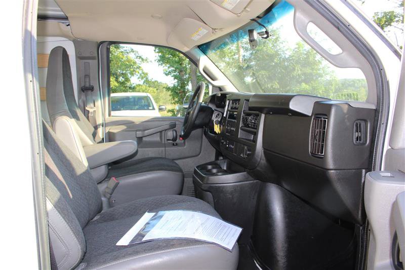 Used 2022 Chevrolet Express 2500 w/ Driver Convenience Package image 9