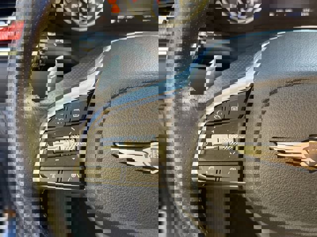 Used 2025 Genesis G70 2.5T image 26