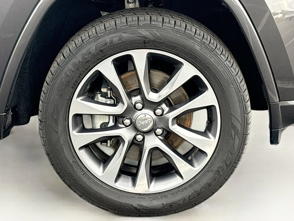 Used 2018 Jeep Grand Cherokee Overland AWD/4WD image 32