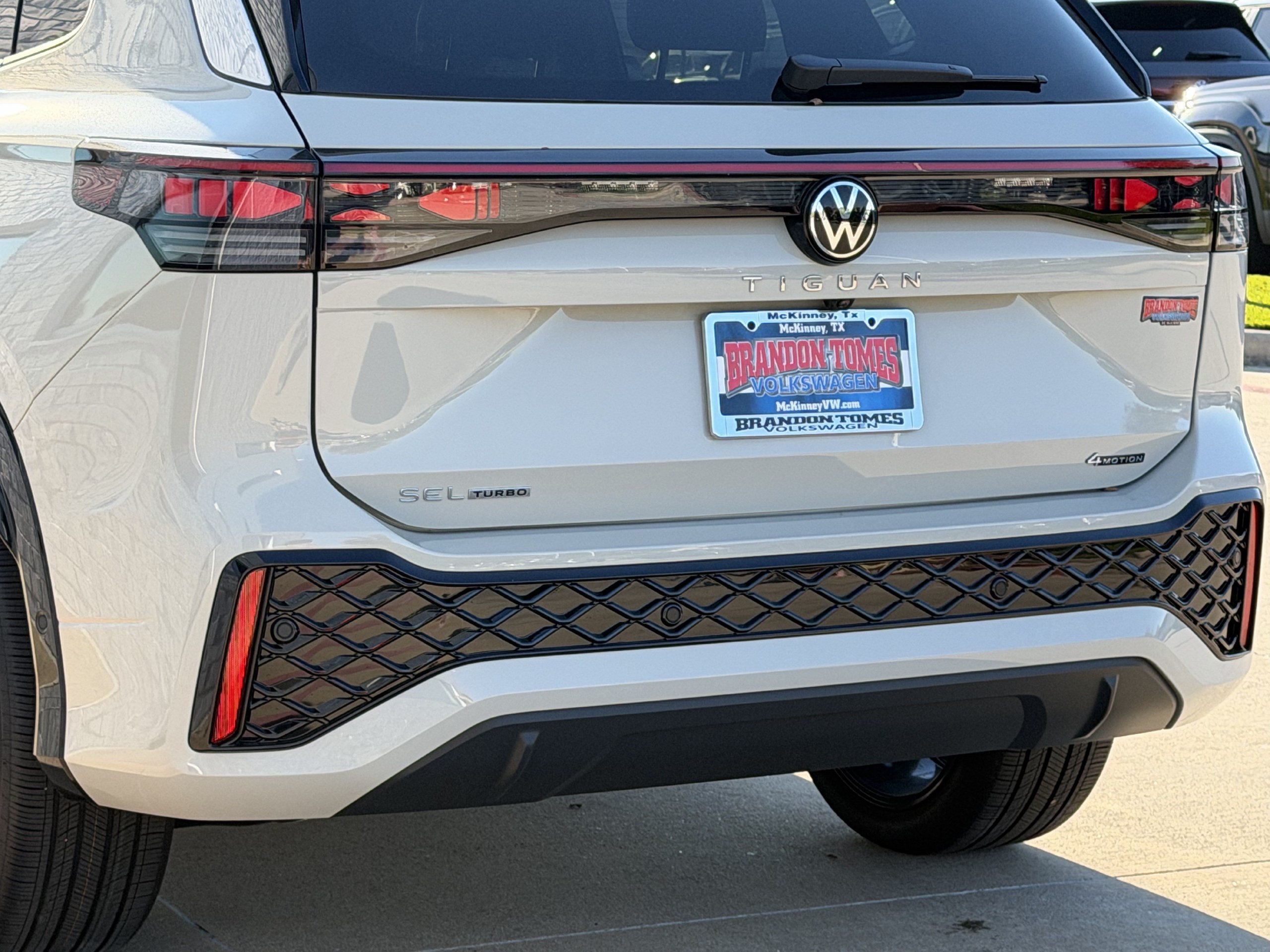 New 2026 Volkswagen Tiguan SEL R-Line AWD/4WD image 8