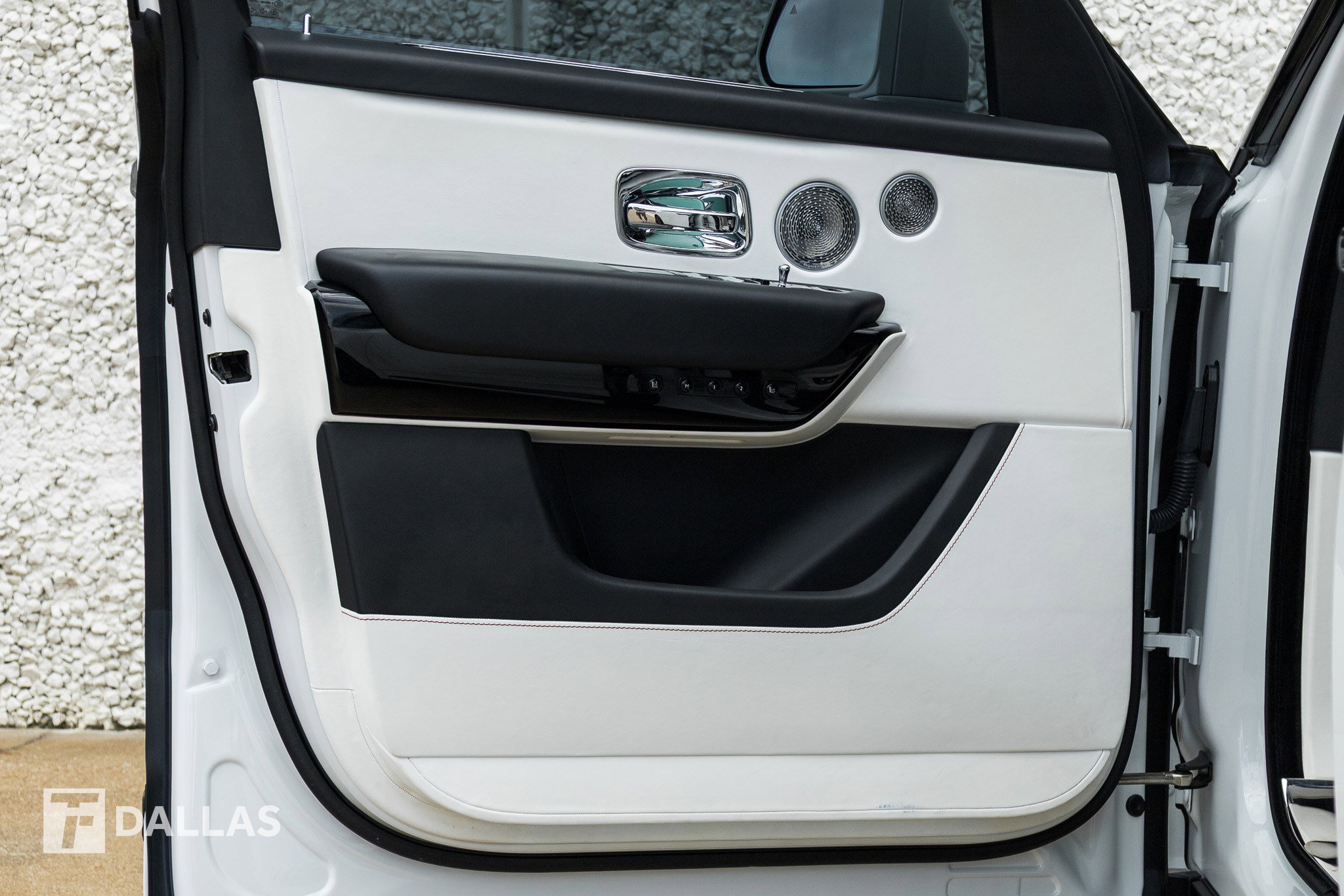 Used 2022 Rolls-Royce Cullinan w/ Technology Package AWD/4WD image 22