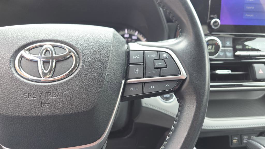 Used 2023 Toyota Highlander LE image 23