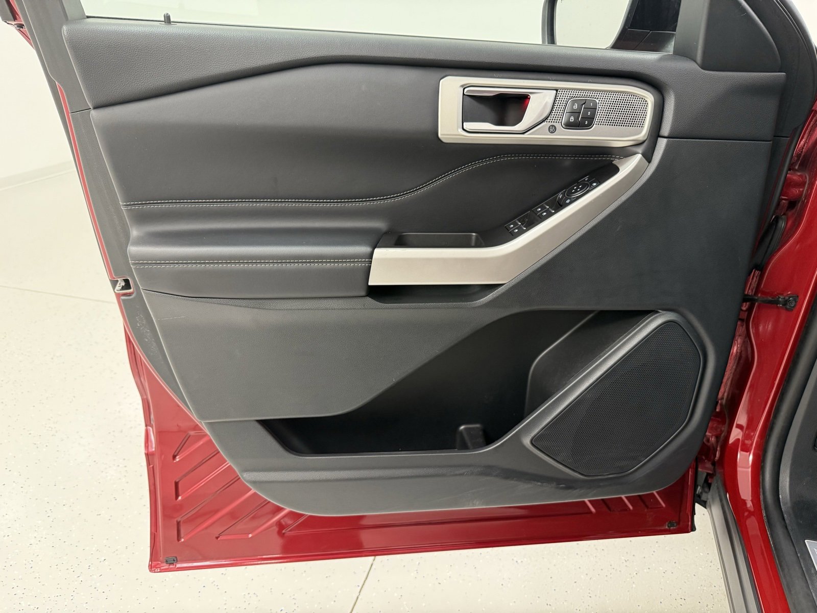 Used 2023 Ford Explorer Limited w/ Equipment Group 301A image 13