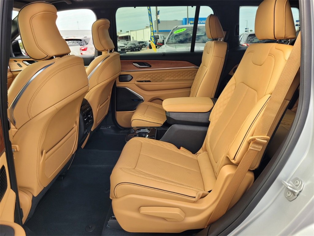 Used 2025 Jeep Grand Cherokee L Summit image 17