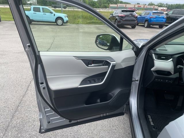 Used 2020 Toyota RAV4 XLE Premium AWD/4WD image 18
