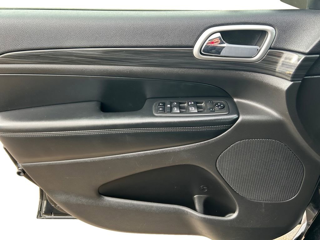 Used 2019 Jeep Grand Cherokee Altitude image 18