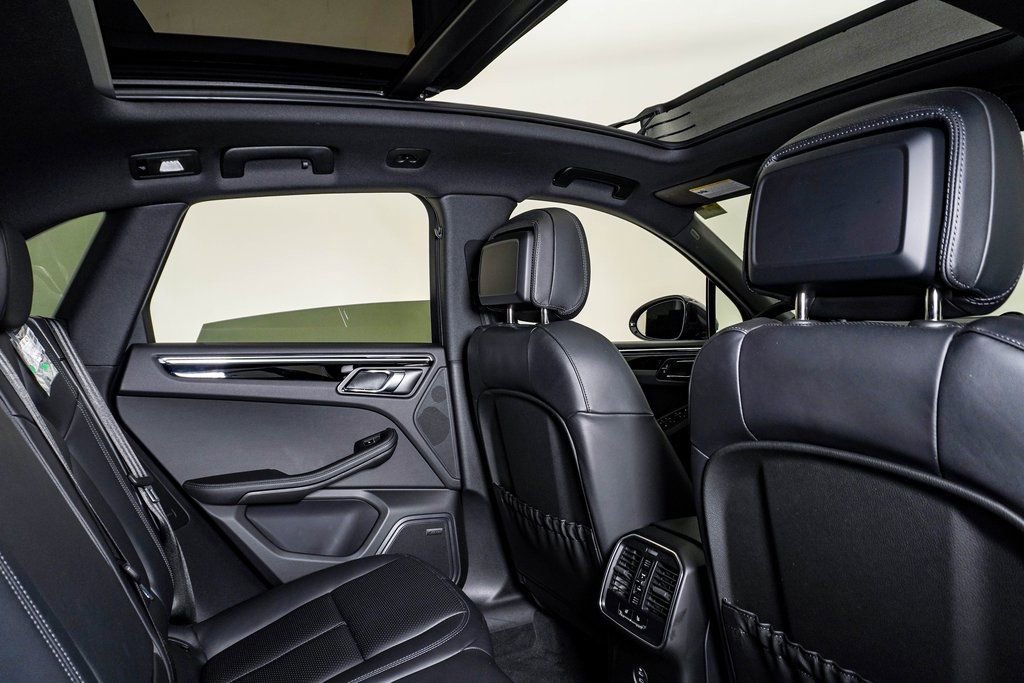 Certified 2025 Porsche Macan image 16