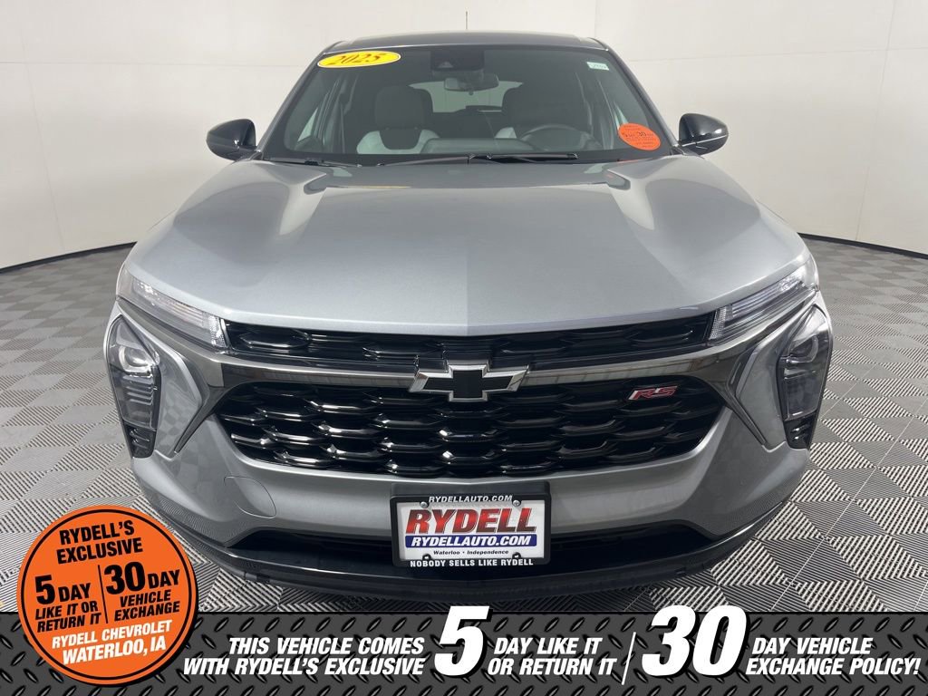 Certified 2025 Chevrolet Trax RS w/ Driver Confidence Package image 11