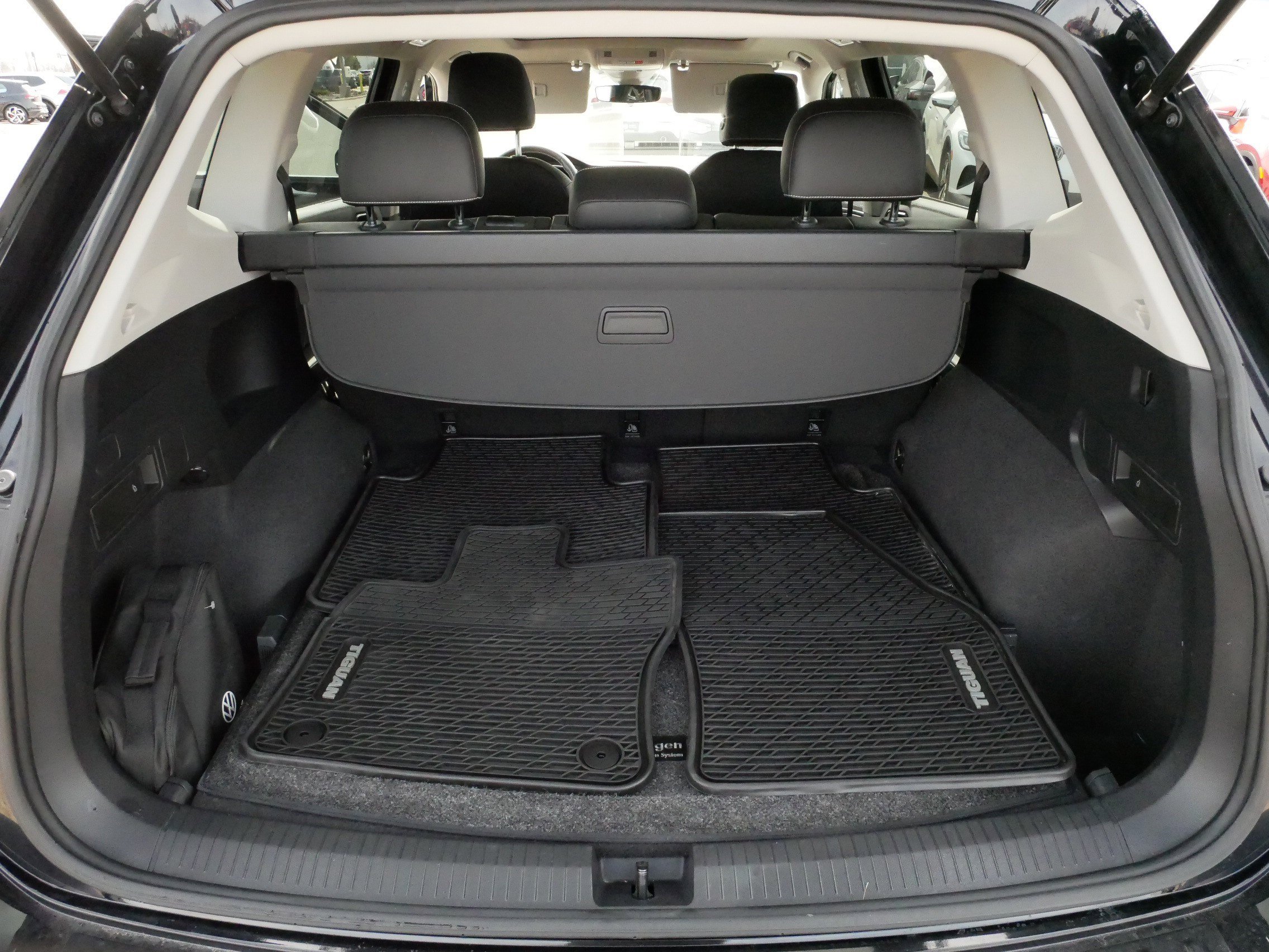 Certified 2023 Volkswagen Tiguan SE w/ Panoramic Sunroof Package image 18