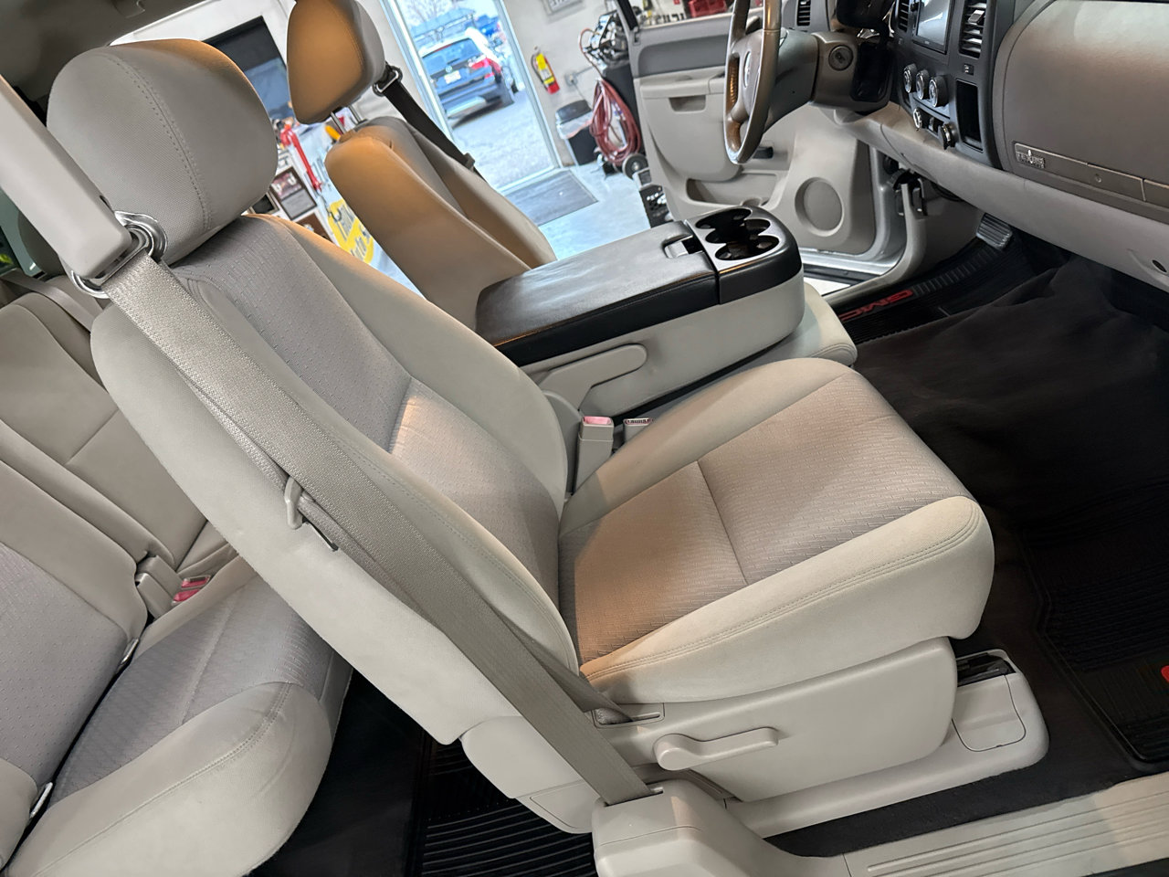 Used 2010 GMC Sierra 1500 SLE w/ Texas Edition image 40