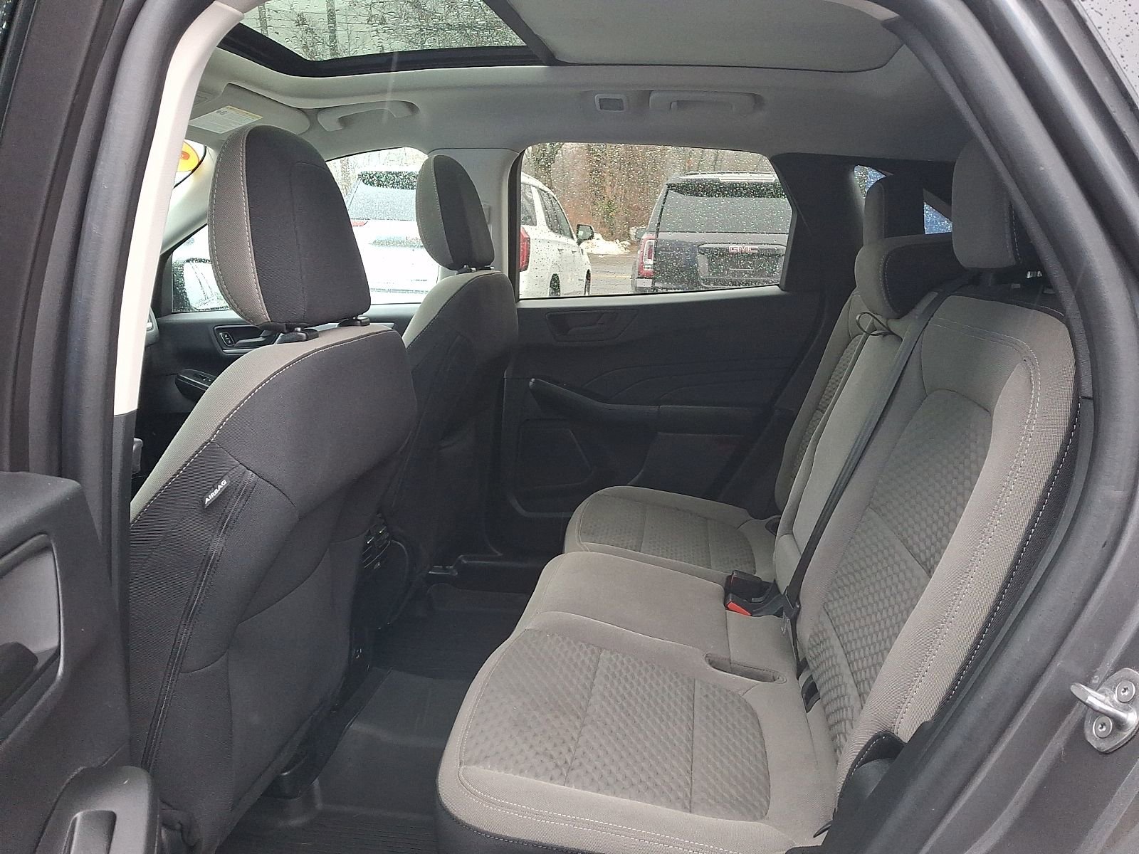 Used 2022 Ford Escape SE w/ SE Sport Appearance Package image 10