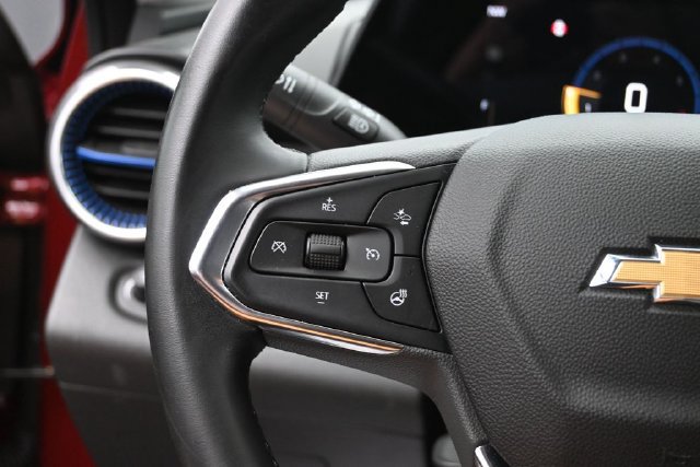 Used 2024 Chevrolet Trax LT w/ Sunroof Package FWD image 28