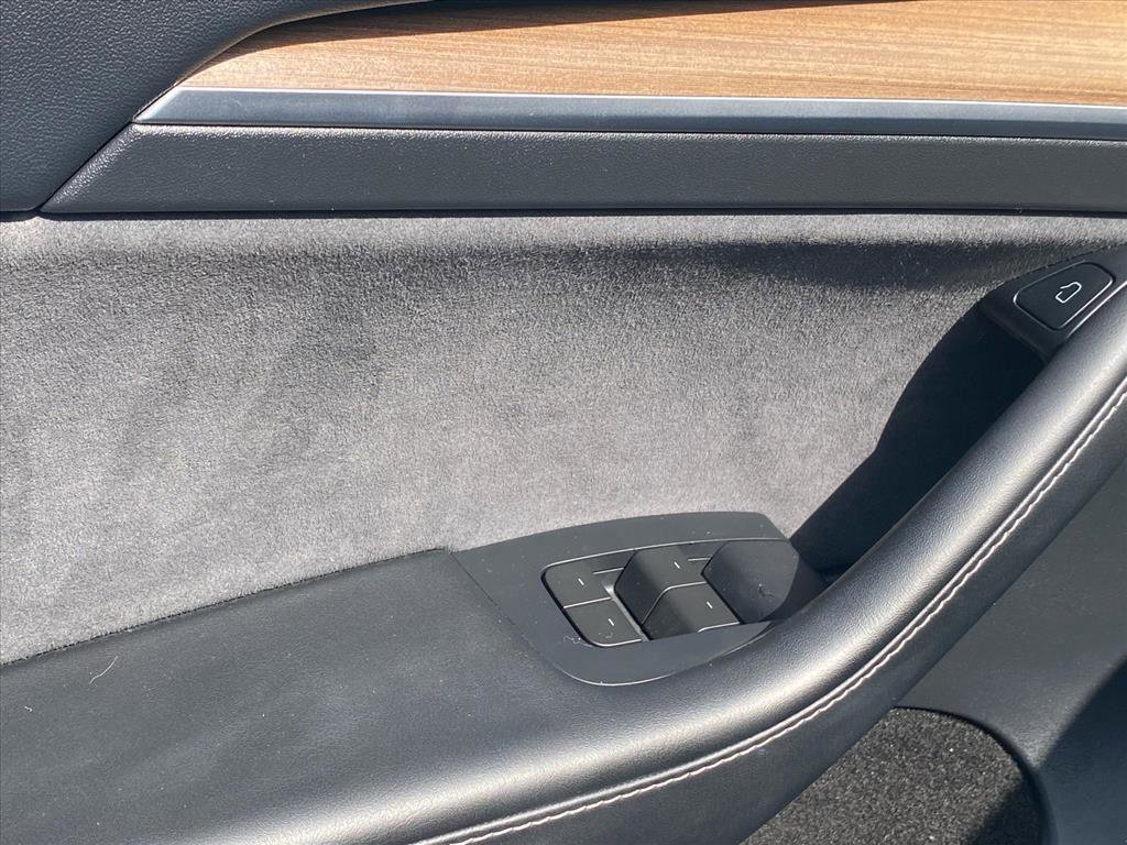 Used 2023 Tesla Model Y Long Range image 19