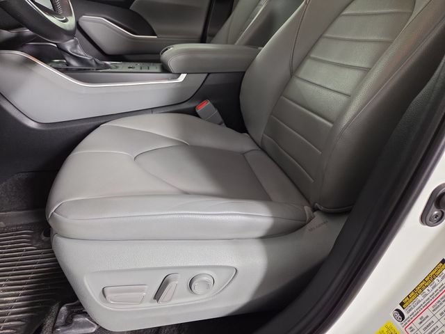 Used 2024 Toyota Highlander XLE AWD/4WD image 33
