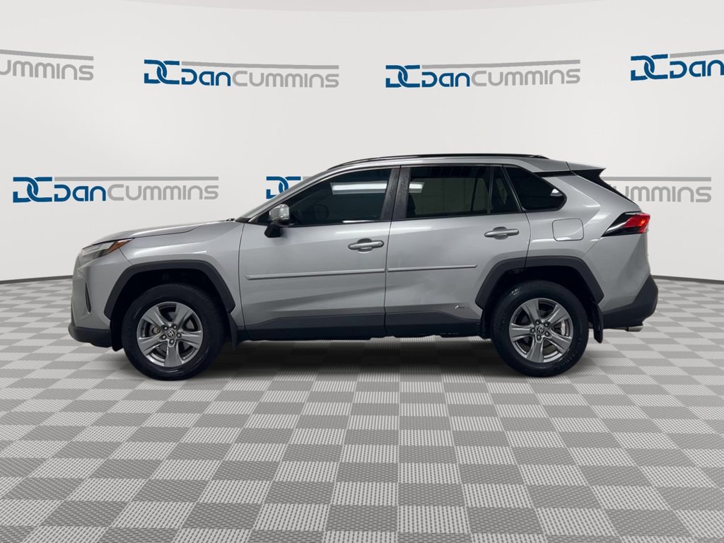 Used 2022 Toyota RAV4 XLE AWD/4WD image 5