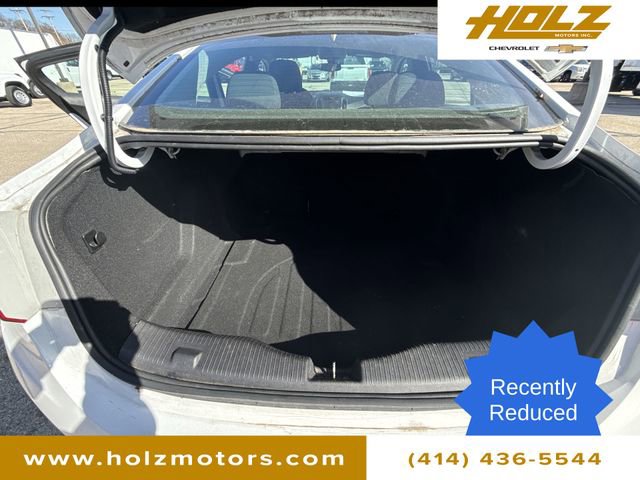 Used 2017 Chevrolet Cruze LT image 23