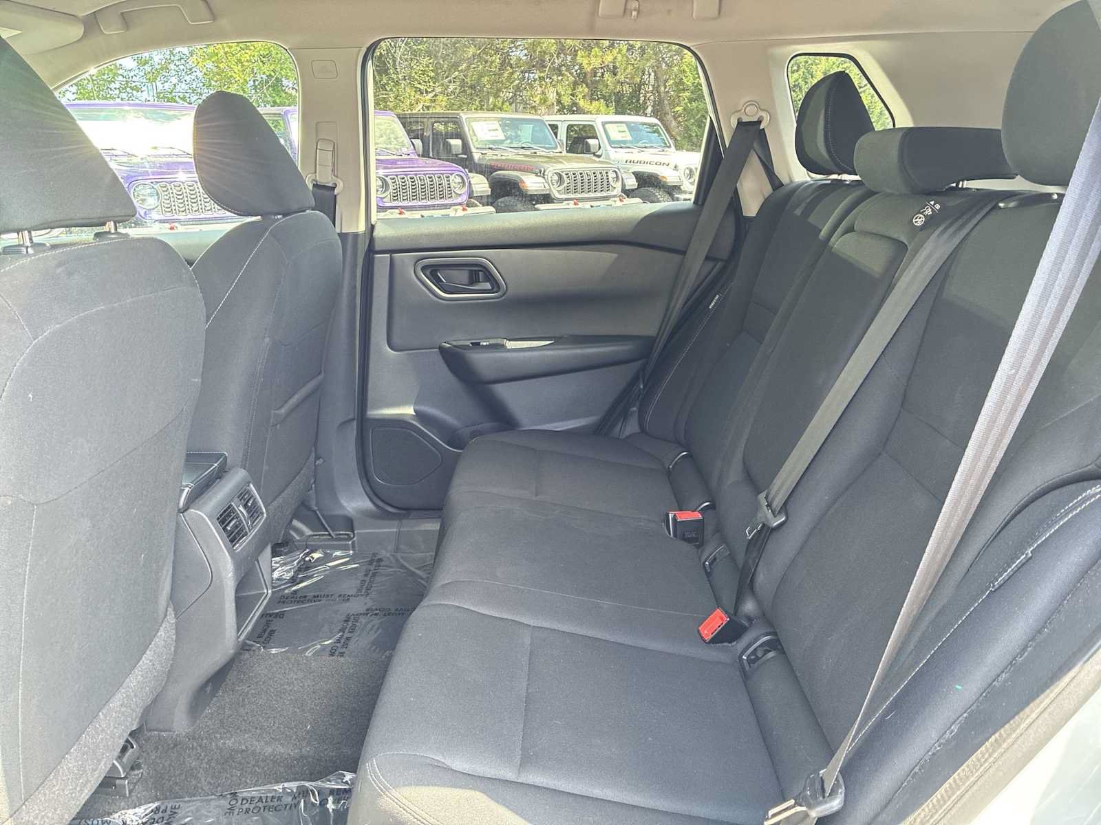 Used 2024 Nissan Rogue S AWD/4WD image 23